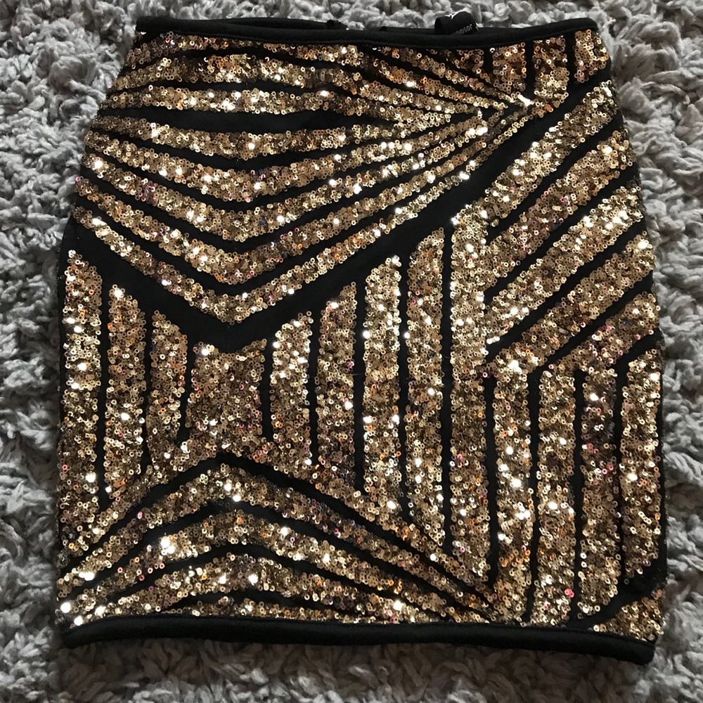 Black & gold mini skirt